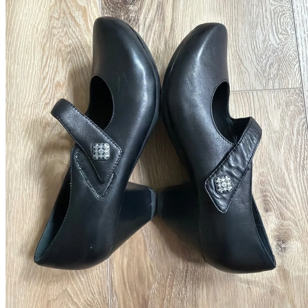 Dansko Black Leather Mary Jane Block Heel Clogs Pumps EU36 Chunky Dark Academia⁠